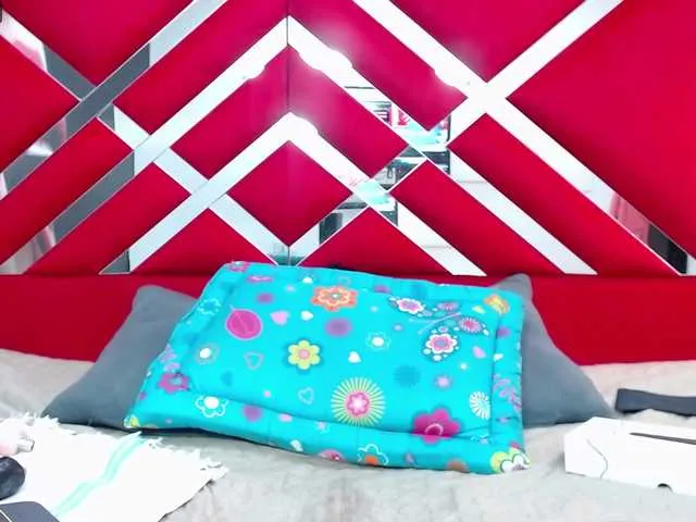 Live sex webcam photo for Rosiiee #274491567