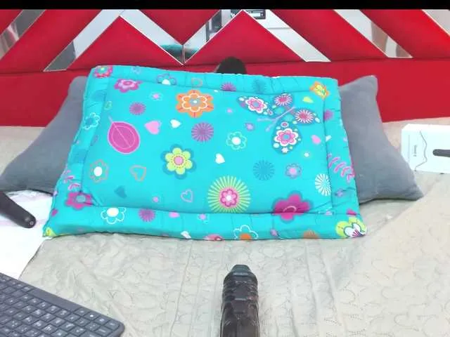 Live sex webcam photo for Rosiiee #275154146