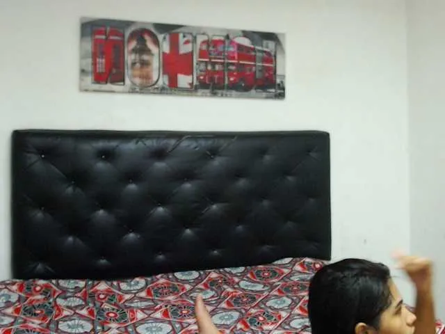 Live sex webcam photo for RossAnRoben #272976684