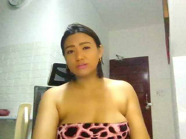 Live sex webcam photo for Rosselyn #274186490