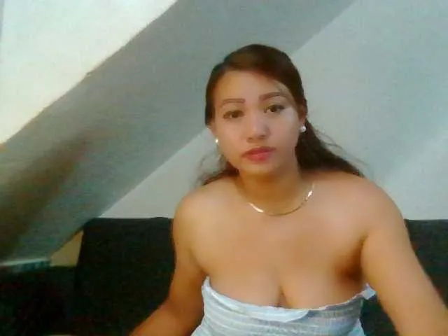 Live sex webcam photo for Rosselyn #276101813