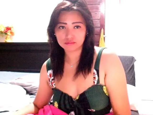 Live sex webcam photo for Rosselyn #290882647