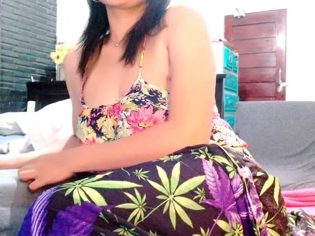 Live sex webcam photo for Rosselyn #290937886