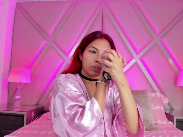 Live sex webcam photo for RossieLee #277193692