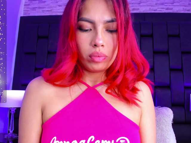 Live sex webcam photo for RossieLee #277540502