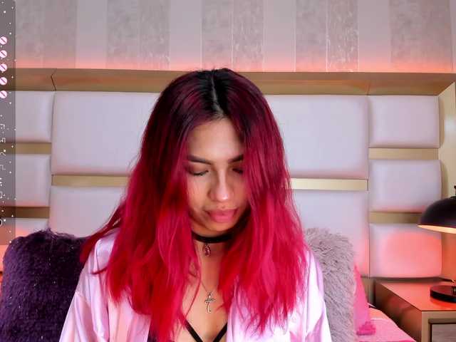 Live sex webcam photo for RossieLee #277546761