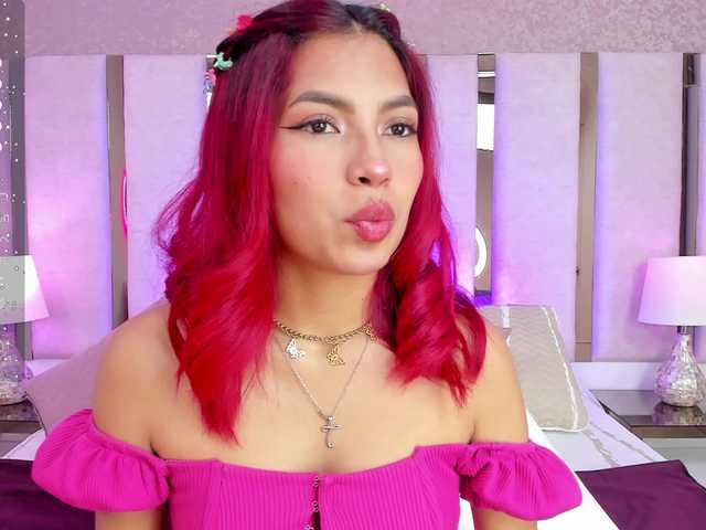 Live sex webcam photo for RossieLee #277553628