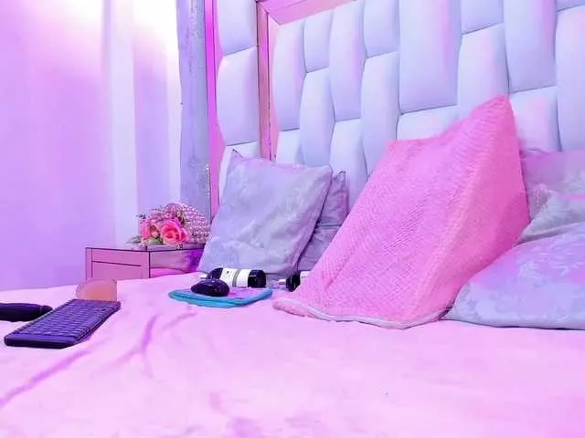 Live sex webcam photo for Rossiemiler #274171292