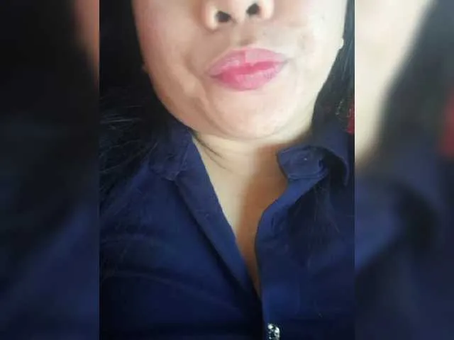 Live sex webcam photo for RossyLove #277015469