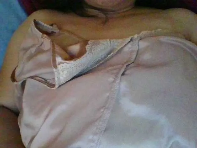 Live sex webcam photo for RossyLove #277593463