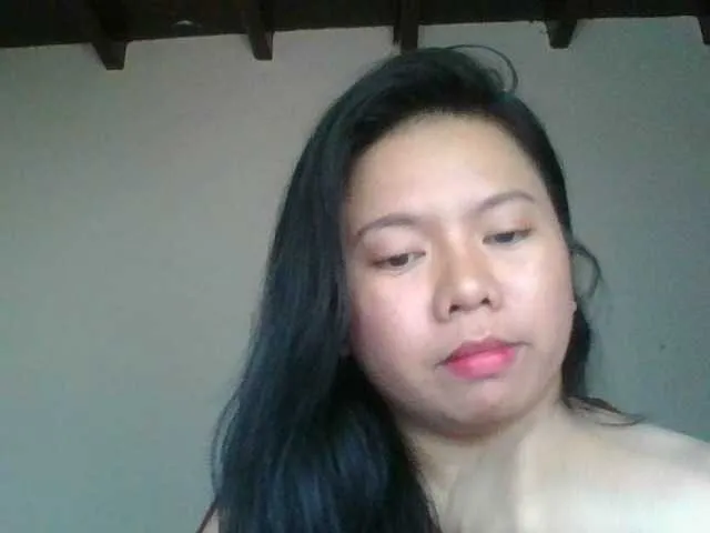 Live sex webcam photo for RossyLove #277662995