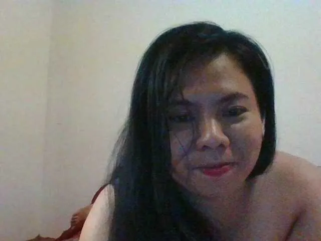 Live sex webcam photo for RossyLove #277729574