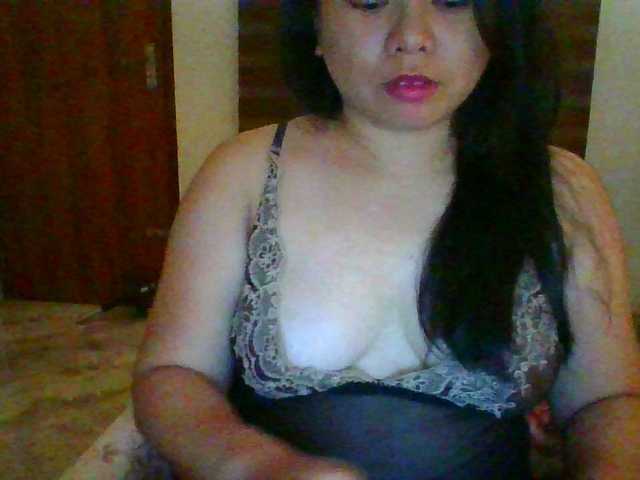 Live sex webcam photo for RossyLove #290998103