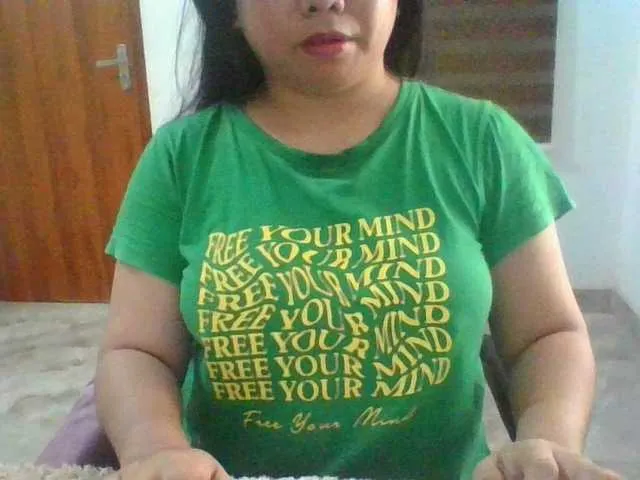 Live sex webcam photo for RossyLove #291251344