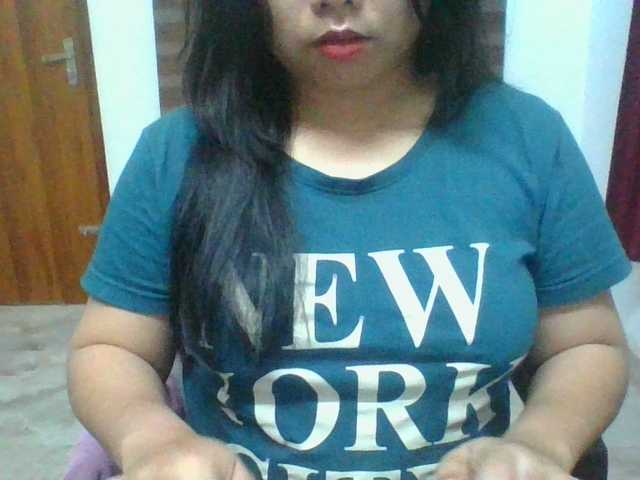 Live sex webcam photo for RossyLove #291254857