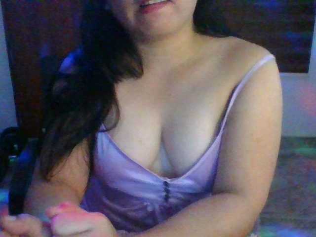 Live sex webcam photo for RossyLove #291480125