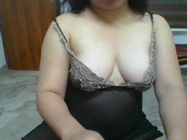 Live sex webcam photo for RossyLove #291702310