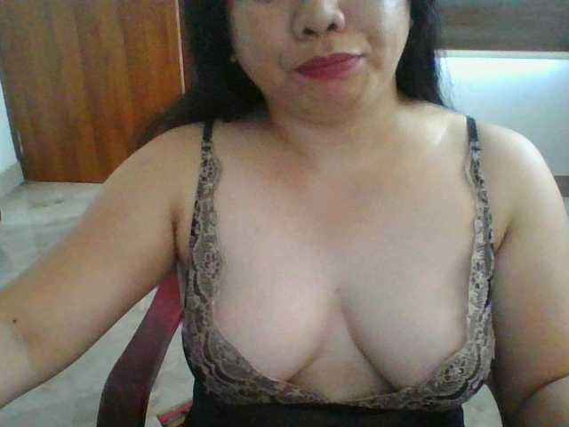 Live sex webcam photo for RossyLove #292011644