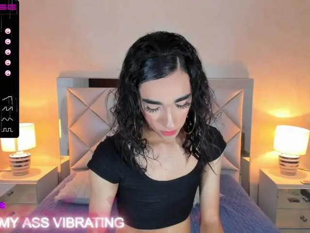 Live sex webcam photo for RosyCameron #273156413