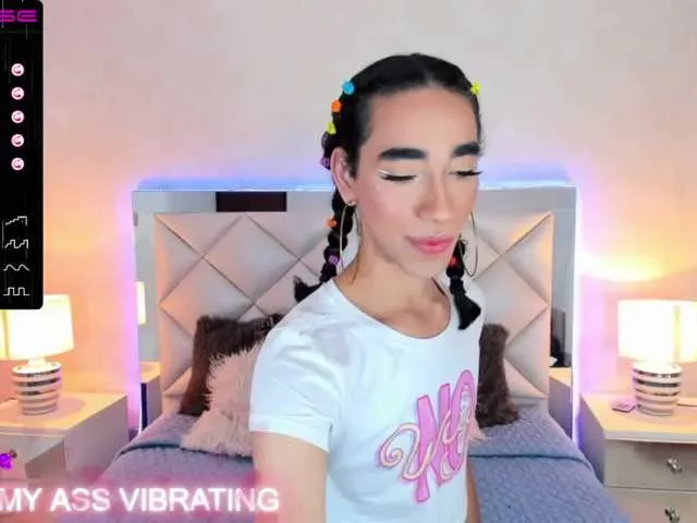 Live sex webcam photo for RosyCameron #273257847