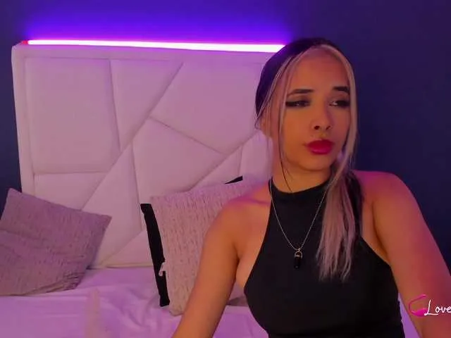 Live sex webcam photo for RoughZay #272539733