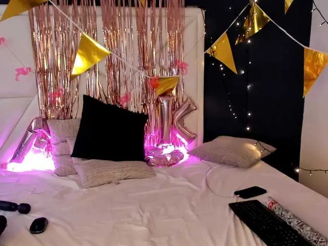 Live sex webcam photo for RoughZay #272567315