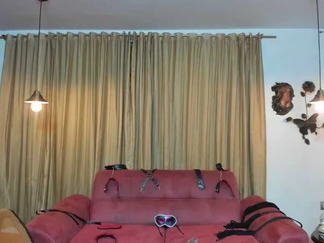 Live sex webcam photo for Rouss- #272835105