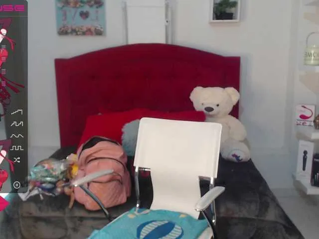 Live sex webcam photo for RoussMeyers #274452931