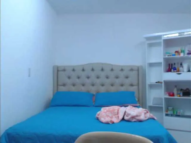 Live sex webcam photo for RoxanaMilf #272529989