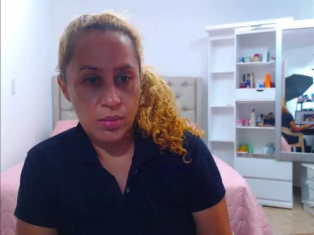 Live sex webcam photo for RoxanaMilf #272599083