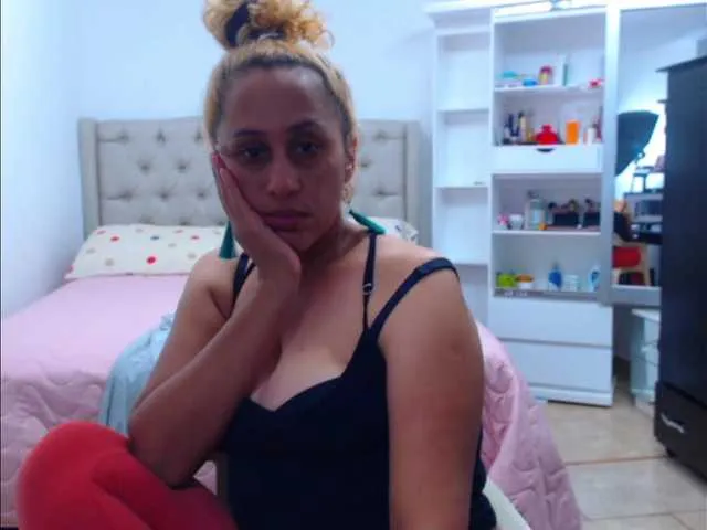 Live sex webcam photo for RoxanaMilf #272669534