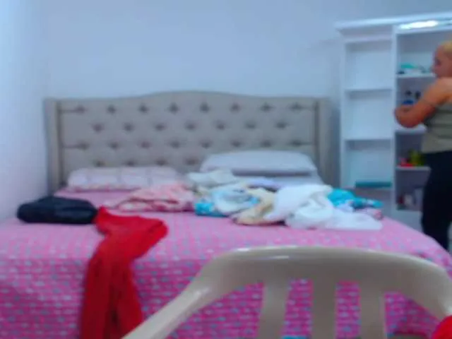 Live sex webcam photo for RoxanaMilf #272993205