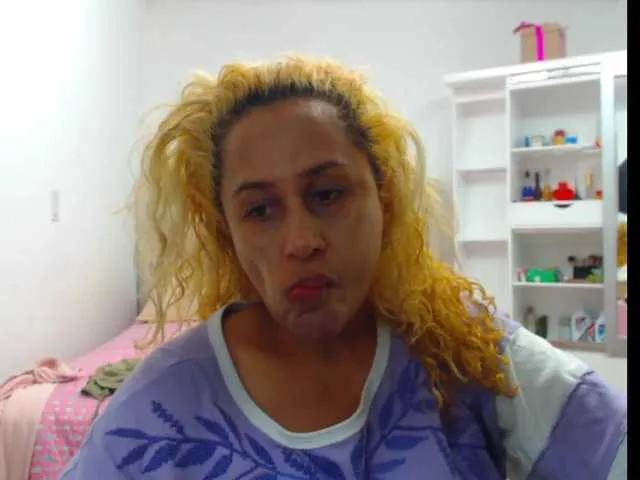 Live sex webcam photo for RoxanaMilf #273277786