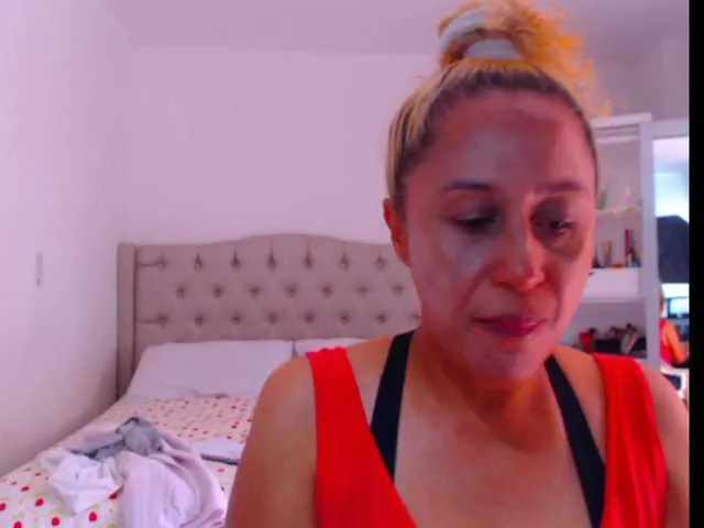 Live sex webcam photo for RoxanaMilf #273505788