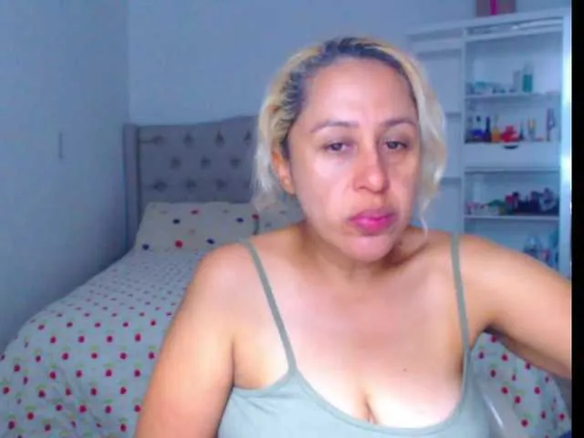 Live sex webcam photo for RoxanaMilf #273521000