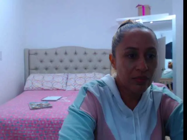 Live sex webcam photo for RoxanaMilf #273630615