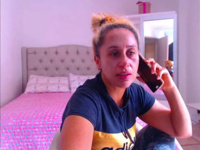 Live sex webcam photo for RoxanaMilf #273805781