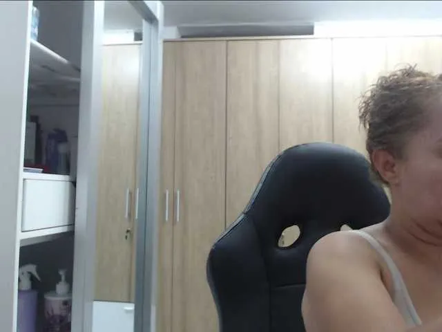 Live sex webcam photo for RoxanaMilf #291024553