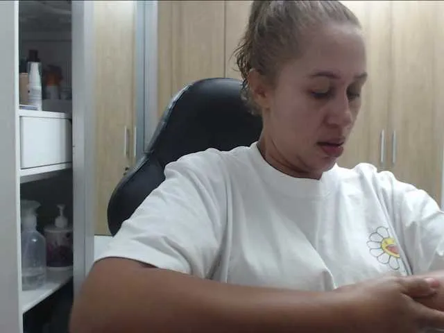 Live sex webcam photo for RoxanaMilf #291031900