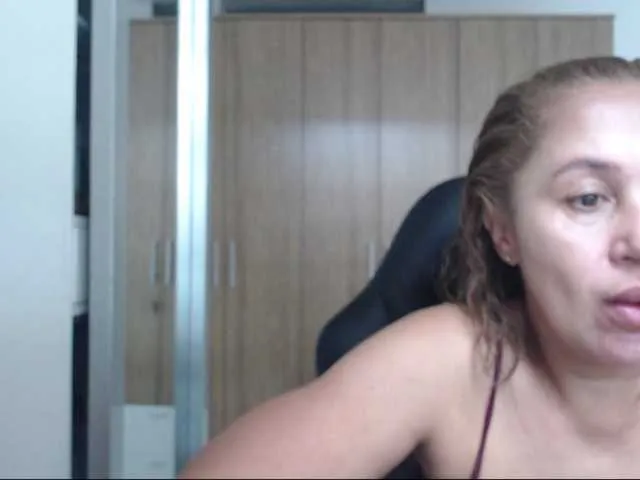 Live sex webcam photo for RoxanaMilf #291440471