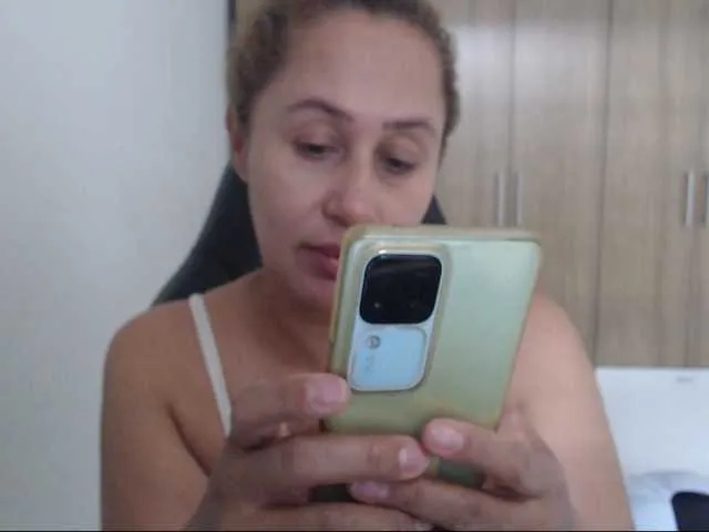 Live sex webcam photo for RoxanaMilf #291806085