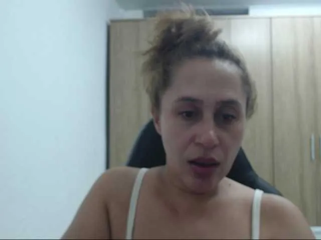 Live sex webcam photo for RoxanaMilf #291815373