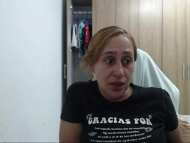 Live sex webcam photo for RoxanaMilf #292057967