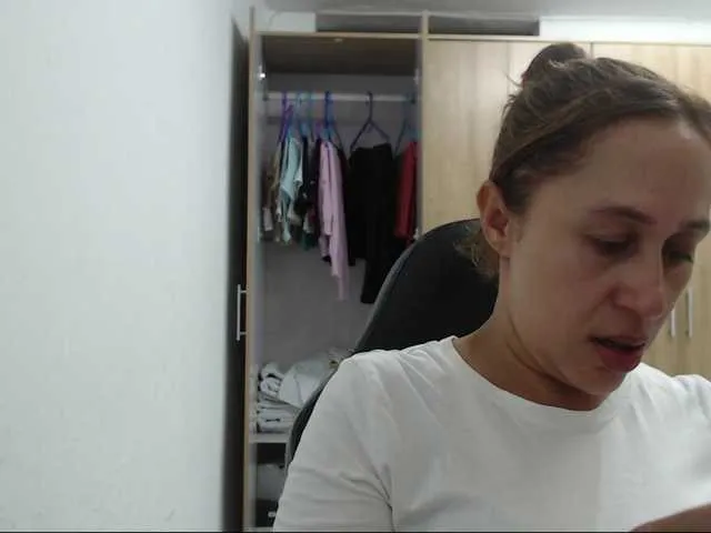 Live sex webcam photo for RoxanaMilf #292197946