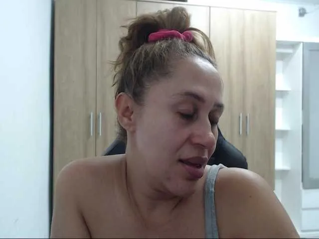 Live sex webcam photo for RoxanaMilf #292333598