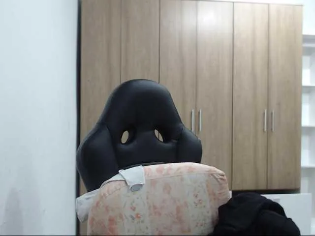 Live sex webcam photo for RoxanaMilf #292352771