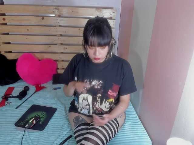 Live sex webcam photo for RoxaneBing #272988262