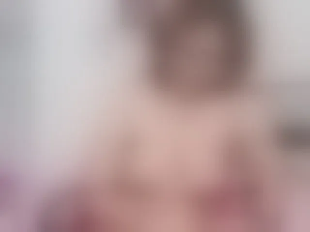 Live sex webcam photo for RoxaneEvans #293367756