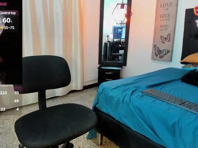 Live sex webcam photo for Roxanne-lorence #290376867