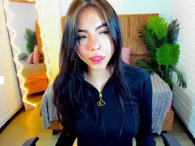 Live sex webcam photo for Roxanne-tay #290270425